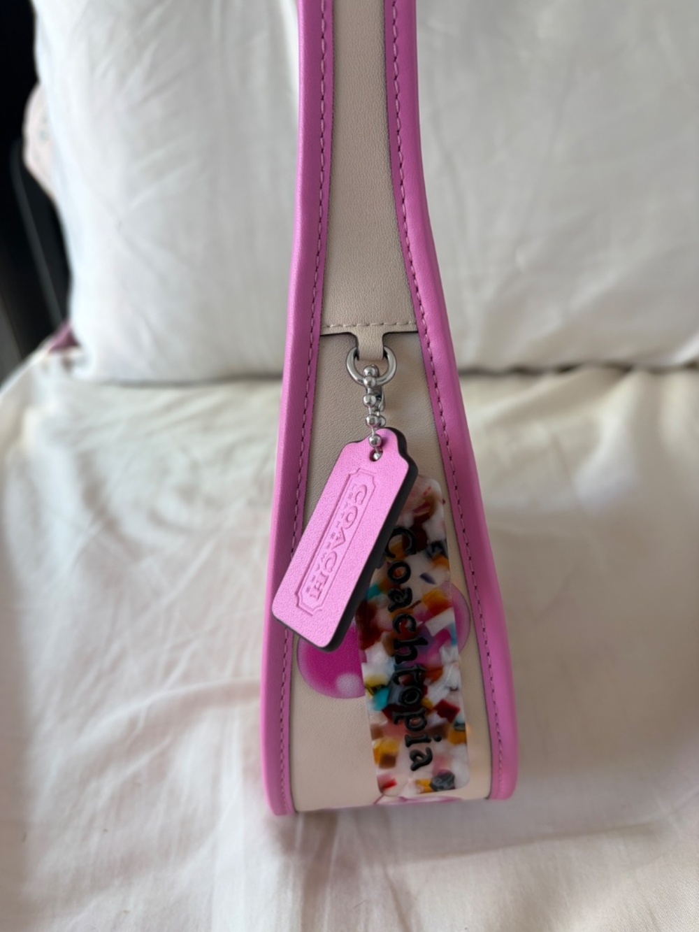 Coach Ergo Pink Cherry Bag in Coachtopia Leather - Picture 5 of 5
